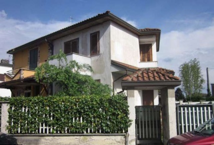 Foto Villa a schiera in Via C. Battisti, Casorate Primo di 105 m²