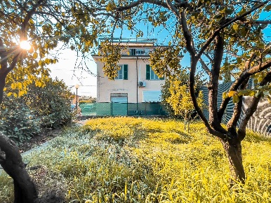Foto Appartamento a Sarzana Sarzanello, San Lazzaro di 75 m² con 3 locali