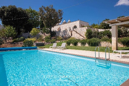 Foto Villa unifamiliare in Via della Salita, Fasano di 300 m² con 5 locali