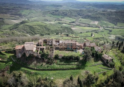 Foto Rustico a Palaia di 5500 m² con 100 locali in vendita