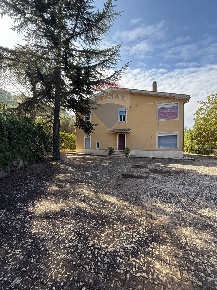 Foto Villa singola in Via Mule’, Caltanissetta Centro di 364 m² in vendita