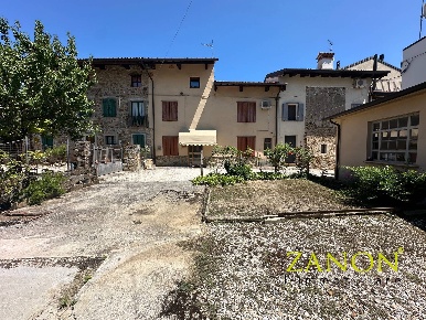 Foto Case semi ndipendenti in Via Brolo, Cormons Centro di 145 m²
