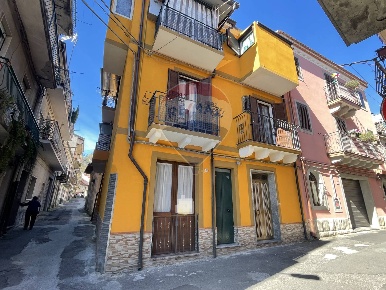 Foto Casa indipendente in via Diaz, Francavilla di Sicilia di 196 m²