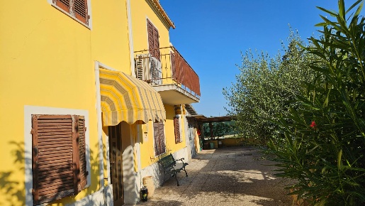 Foto Case semi ndipendenti in Strada Nazionale Flaminia, Fano di 200 m²