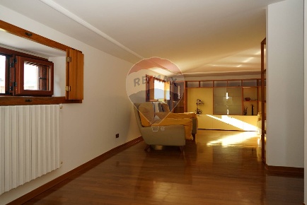 Foto Attico in Piazza Umberto I, Enna Centro di 122 m² con 5 locali