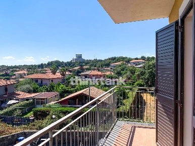 Foto Appartamento in VIA PULEI, Mascalucia Centro di 80 m² con 3 locali