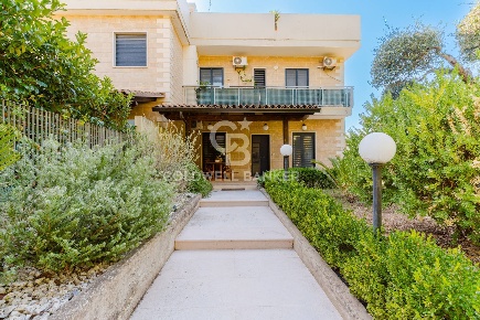 Foto Villa unifamiliare in Via Bari, Giovinazzo di 97 m² con 4 locali