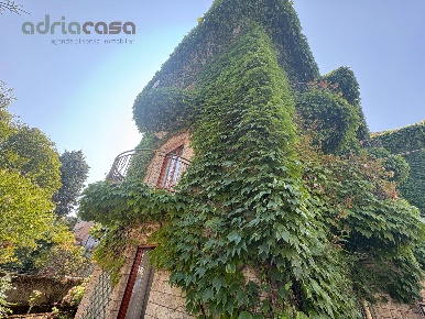 Foto Villa unifamiliare in via roma, Montecopiolo di 300 m² con 12 locali
