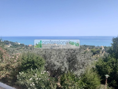 Foto Appartamento in Centrale Commerciale, Vasto di 127 m² con 5 locali