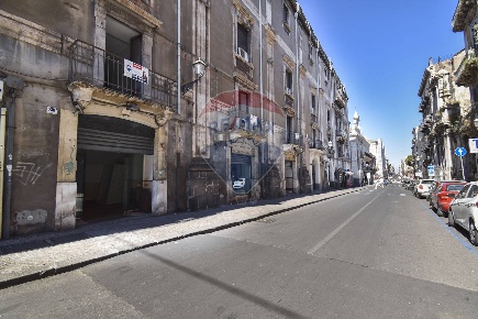 Foto Locale commerciale in Via Vittorio Emanuele II, Catania Centro Storico