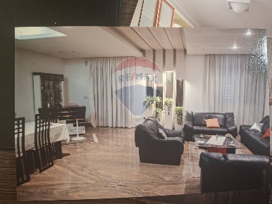 Foto Appartamento in via venezia, Gela Centro di 210 m² con 8 locali