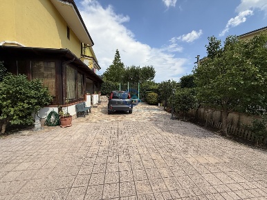 Foto Villa bifamiliare in Via Martiri di Nassirya 18, San Floro di 200 m²