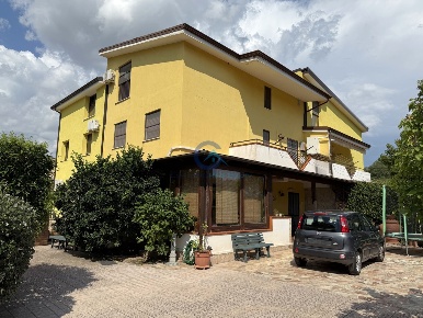 Foto Villa bifamiliare in Via Martiri di Nassirya 18, San Floro di 200 m²