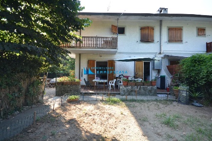 Foto Villa a schiera a Massa Ronchi - Poveromo di 70 m² con 4 locali