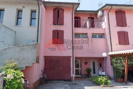 Foto Villa a schiera a Ravenna Porto Fuori di 125 m² con 6 locali