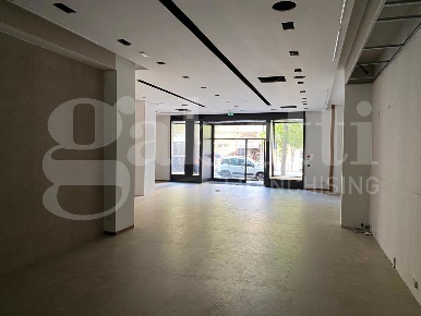 Foto Negozio in Via MAZZINI 101, Oristano Centro di 154 m² con 1 locali