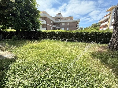 Foto Appartamento a Massa Marina di Massa Centro di 160 m² con 9 locali