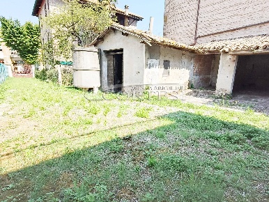 Foto Casa indipendente a San Costanzo di 180 m² con 8 locali in vendita