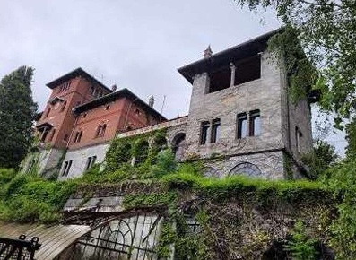 Foto Villa unifamiliare in Via dell trinità, Gavirate Centro di 1530 m²