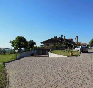 Foto Villa unifamiliare in Via Predosa, Zola Predosa di 511 m² in vendita