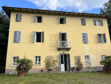 Foto Villa unifamiliare in Via di Piaggiori 316, Capannori di 450 m²