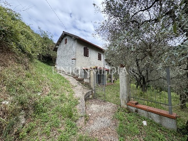 Foto Rustico in Via Carignano, Fosdinovo di 55 m² con 2 locali in vendita