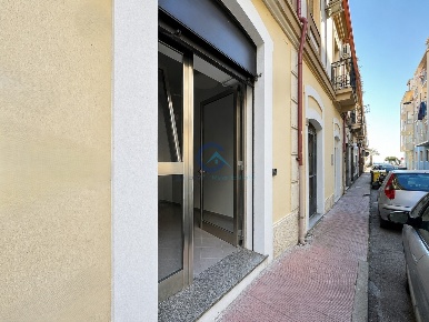 Foto Locale commerciale in Via Zara 3, Catanzaro Catanzaro Lido di 40 m²