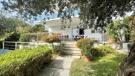 Foto Appartamento a Pineto di 96 m² con 4 locali in vendita