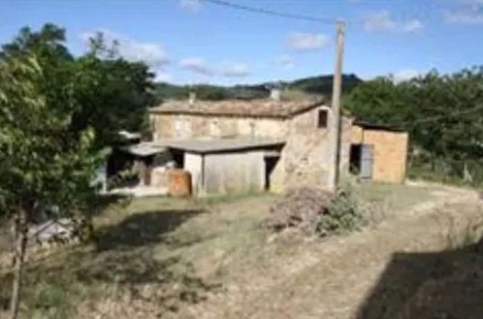 Foto Magazzino in Via Cà Biagio, Urbino di 225 m² con 1 locali in vendita