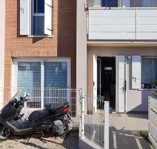 Foto Villa a schiera in Via bastie, Mira Gambarare di 102 m² con 8 locali