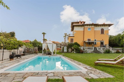 Foto Villa unifamiliare in via intra premeno, Verbania Intra di 800 m²