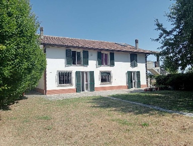 Foto Villa bifamiliare a Alessandria di 320 m² con 14 locali in vendita