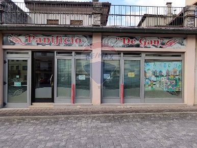 Foto Locale commerciale in Piazza Indipendenza, Borgo Valbelluna di 70 m²