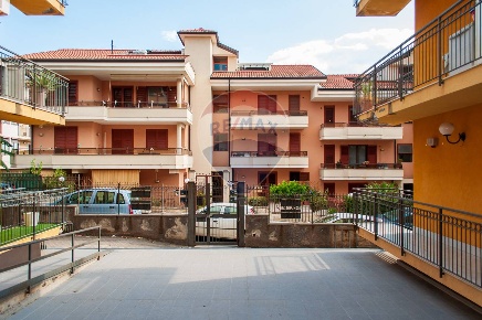 Foto Box in enrico toti, Motta Sant'Anastasia di 35 m² con 1 locali