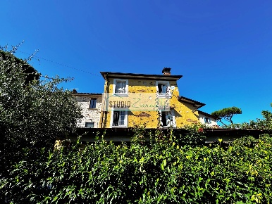 Foto Case semi ndipendenti in via traversa corciale, Pietrasanta di 140 m²