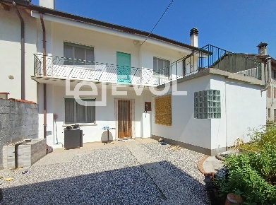 Foto Casa indipendente in via XX Settembre, Porpetto Centro di 155 m²