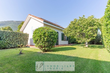 Foto Villa singola in via crociata, Cisano sul Neva Piamboschi di 180 m²