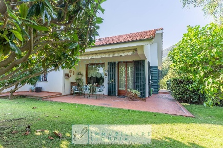 Foto Villa singola in via crociata, Cisano sul Neva Piamboschi di 180 m²