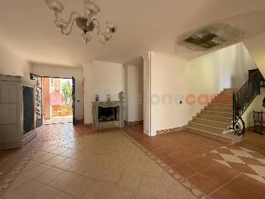Foto Negozio in Via G. Rossini 32, Avetrana di 300 m² con 6 locali