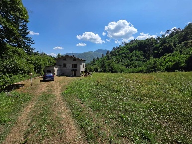 Foto Casa indipendente in sp41, Gallicano di 145 m² con 9 locali in vendita