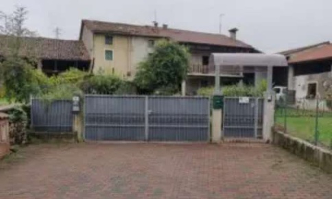 Foto Casa indipendente in Via Zanagnoli, Brogliano di 405 m² con 10 locali