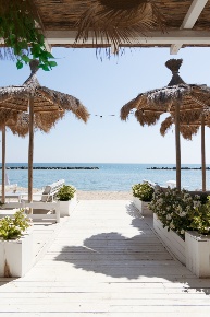 Foto Attività commerciale a Grottammare Centro di 3800 m² con 60 locali