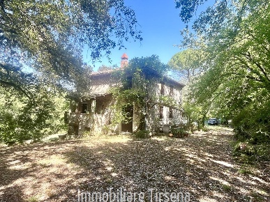 Foto Casale a Amelia di 227 m² con 6 locali in vendita