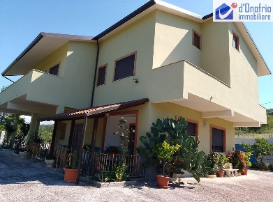 Foto Villa unifamiliare in CONTRADA SANTA CECILIA, Baranello Centro