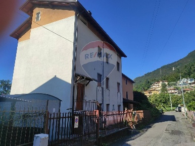 Foto Appartamento a Costa Volpino Centro di 60 m² con 3 locali in vendita