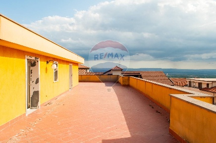 Foto Attico in Via Enrico Toti, Motta Sant'Anastasia di 72 m² con 2 locali