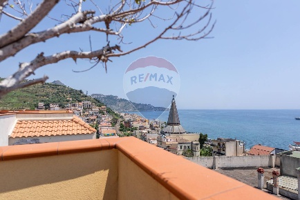 Foto Attico in VIA DELLE FORNACI, Giardini-Naxos Centro di 90 m² in vendita