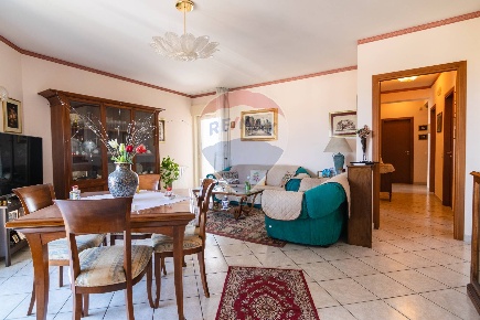 Foto Appartamento in Via Peppino Impastato, Catania di 142 m² con 8 locali