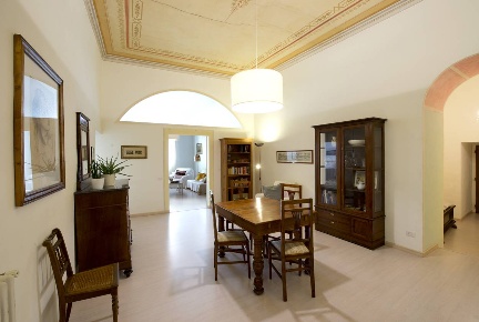 Foto Appartamento in Via Roma, Siena Porta Romana di 85 m² con 5 locali