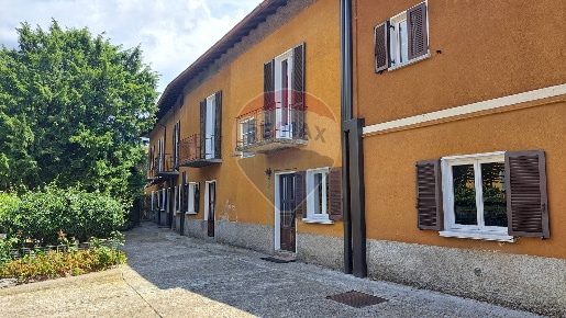 Foto Casa indipendente in Via Pietro Micca, Varese Casbeno di 250 m²